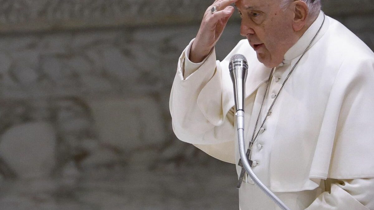 El Papa lamenta que “la retórica belicosa, por desgracia, vuelve a estar de moda”