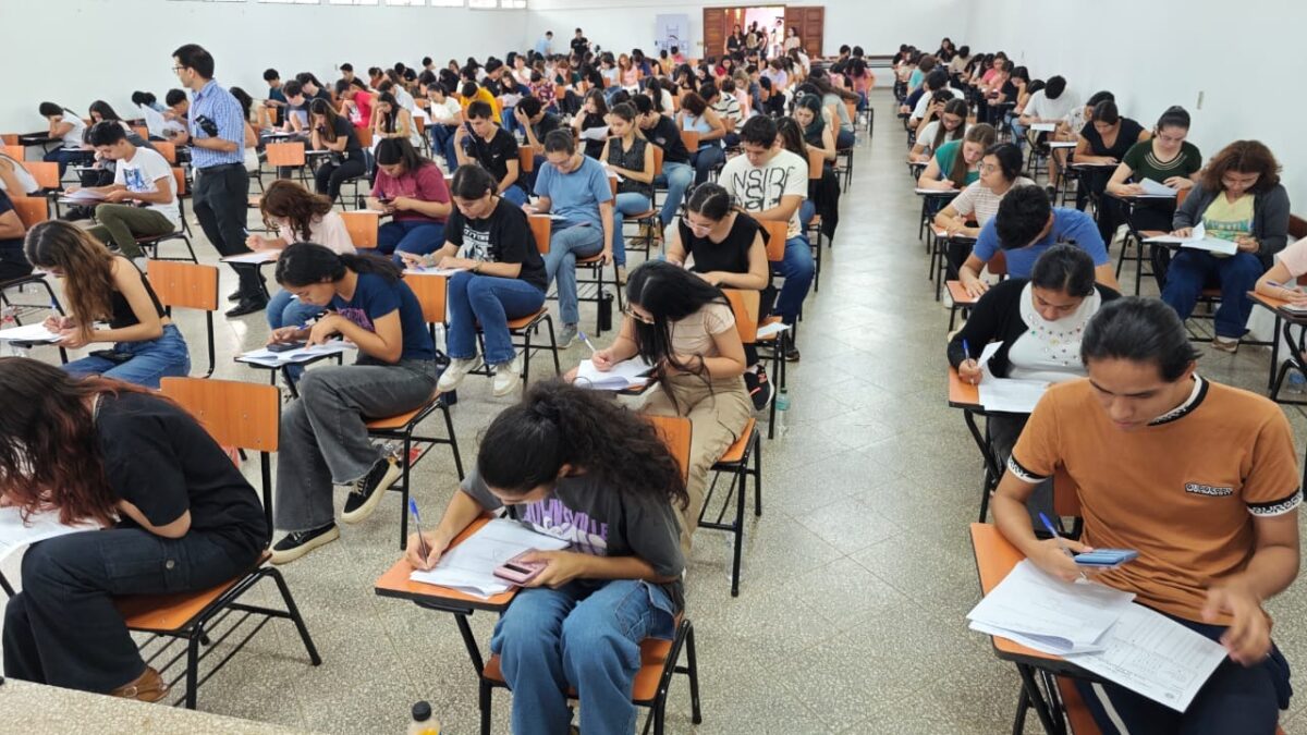 Justicia falla a favor de que docentes repitan exámenes