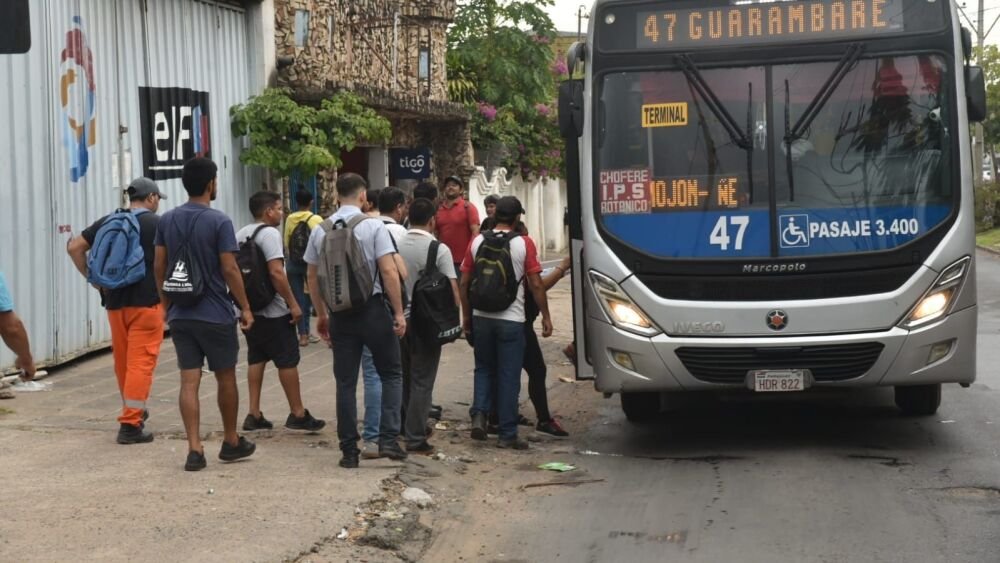 Ministerio llama a diálogo para destrabar paro del transporte