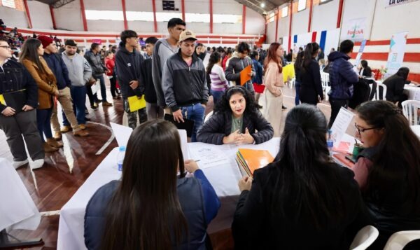 Feria de empleo presenta más de 1.800 vacancias