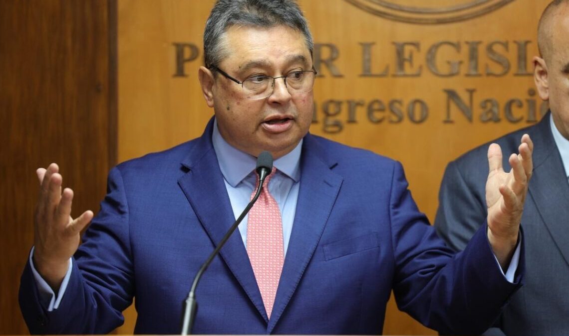 Para embajador, “Cartes es el político con mejor imagen”