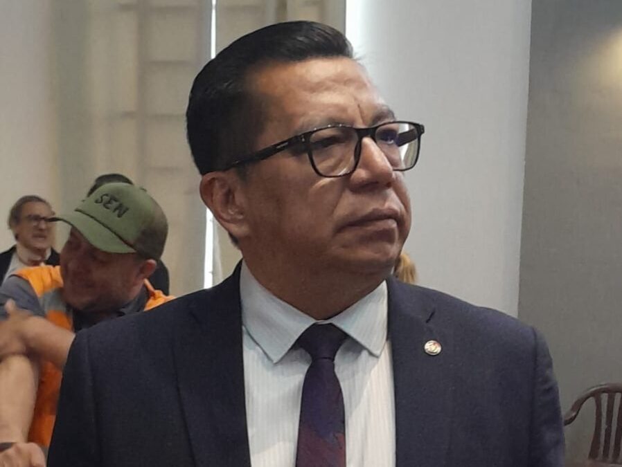 Ministro rechaza críticas sobre bloqueo de tarjetas de adultos mayores