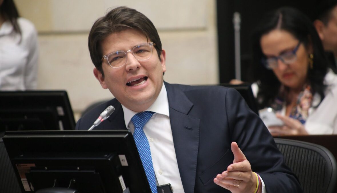 Fallece senador colombiano víctima de atentado