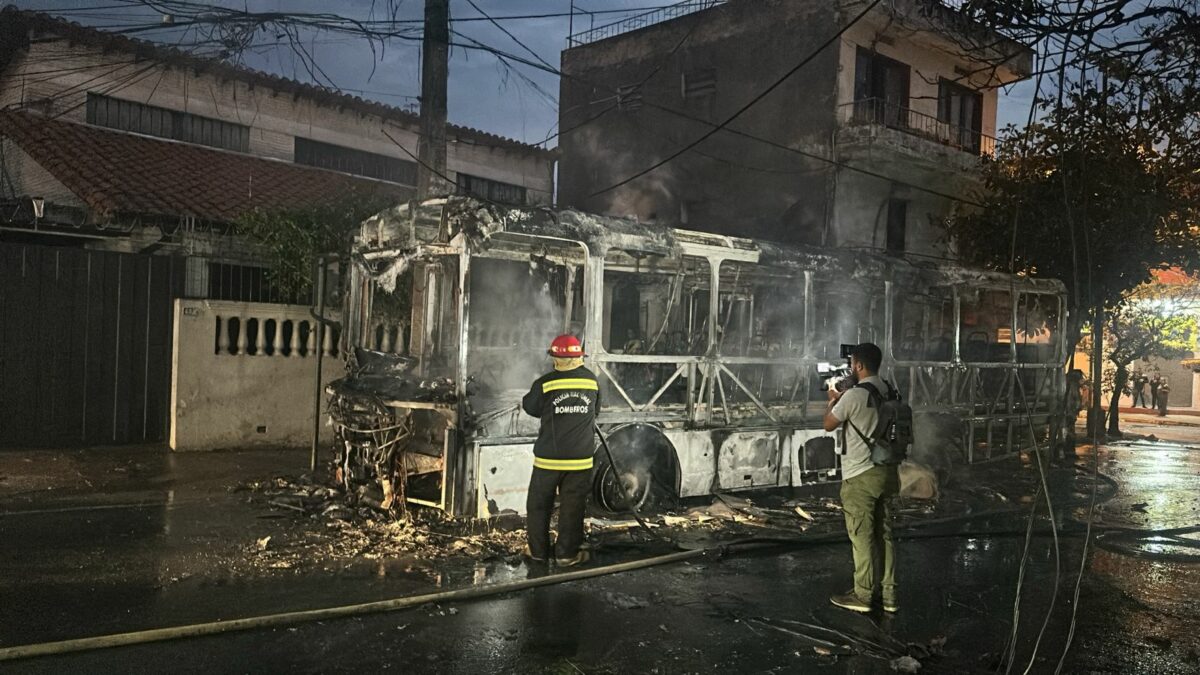 Bus se habría incendiado por cortocircuito