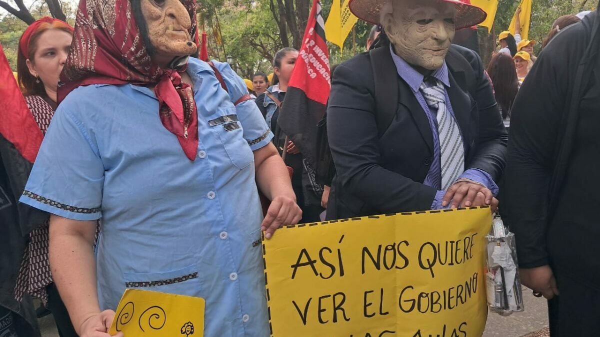 Huelga docente para exigir las mismas consignas