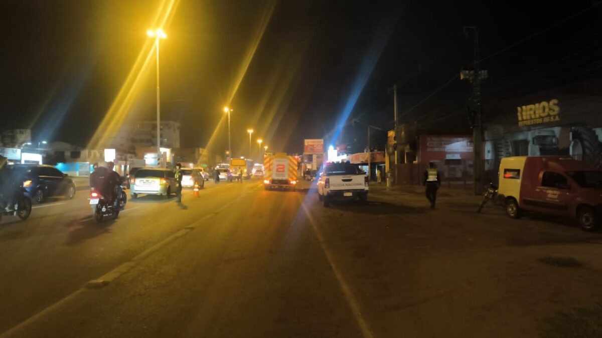 Incendio de casa de autorrepuestos en MRA