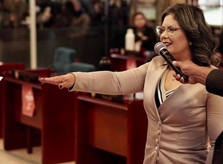 Cierran intervención y nombran a Portillo como nueva intendenta de CDE