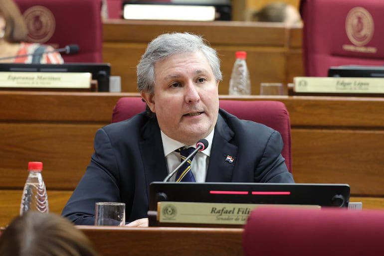 Senador explica por qué deja la Comisión de Refugiados