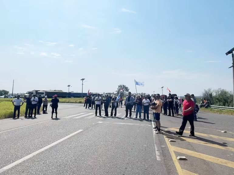 Vecinos de Juan de Mena exigen reparación de rutas y advierten con llegar a la capital