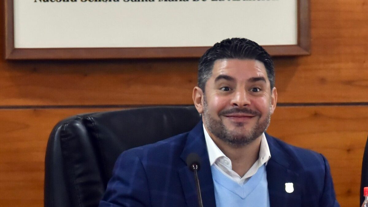 Renuncia de intendente es resultado de años de mala gestión y corrupción, dice abogado