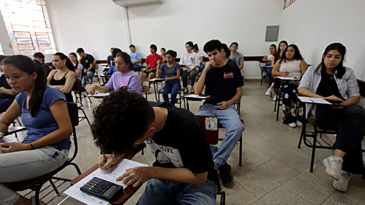 ¿Por qué los jóvenes siguen eligiendo las mismas carreras?