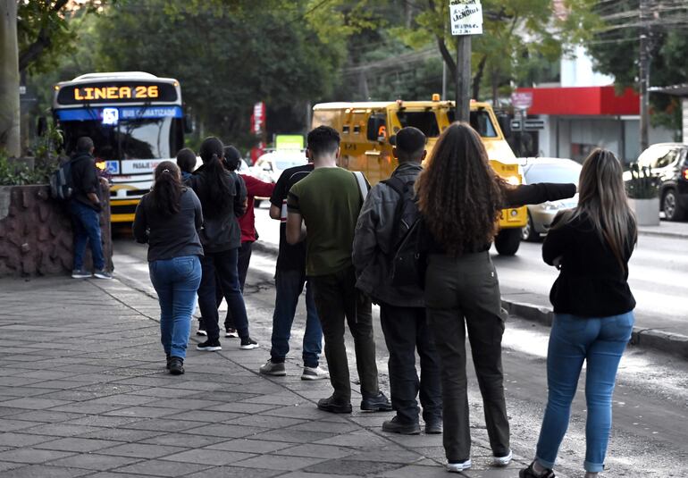 Usuarios del transporte interno exigen una reforma urgente