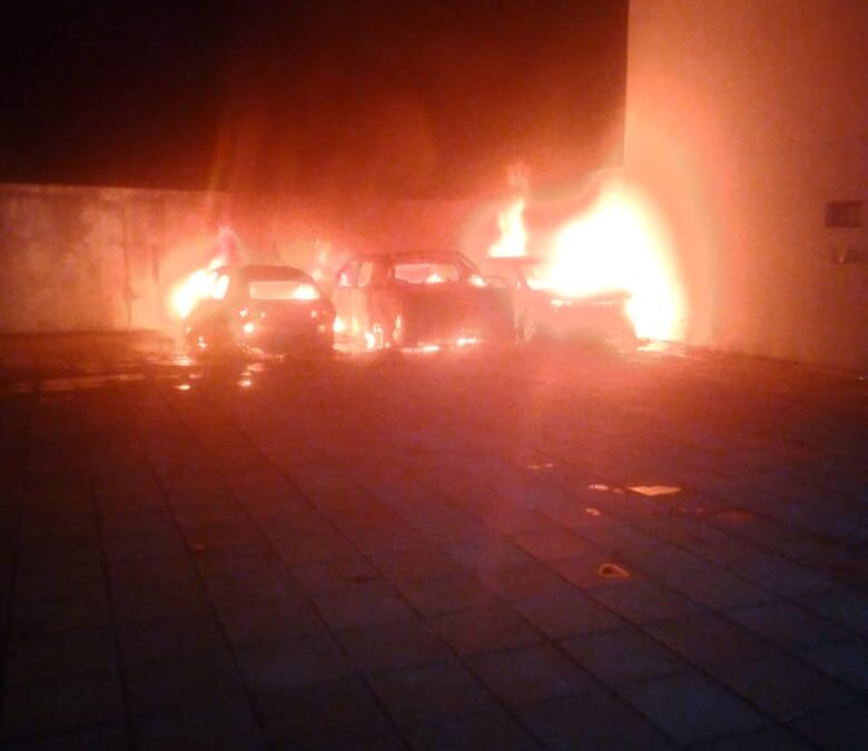 Tres vehículos de alta gama se incendiaron en San Lorenzo