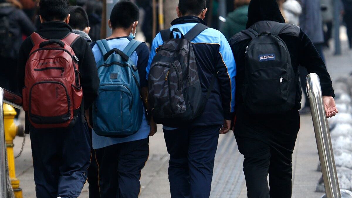 Adelantar las vacaciones de invierno es “una ocurrencia” de Peña