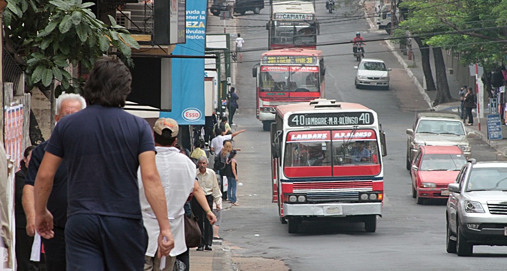 Empresarios del transporte denuncian millonaria deuda del Estado