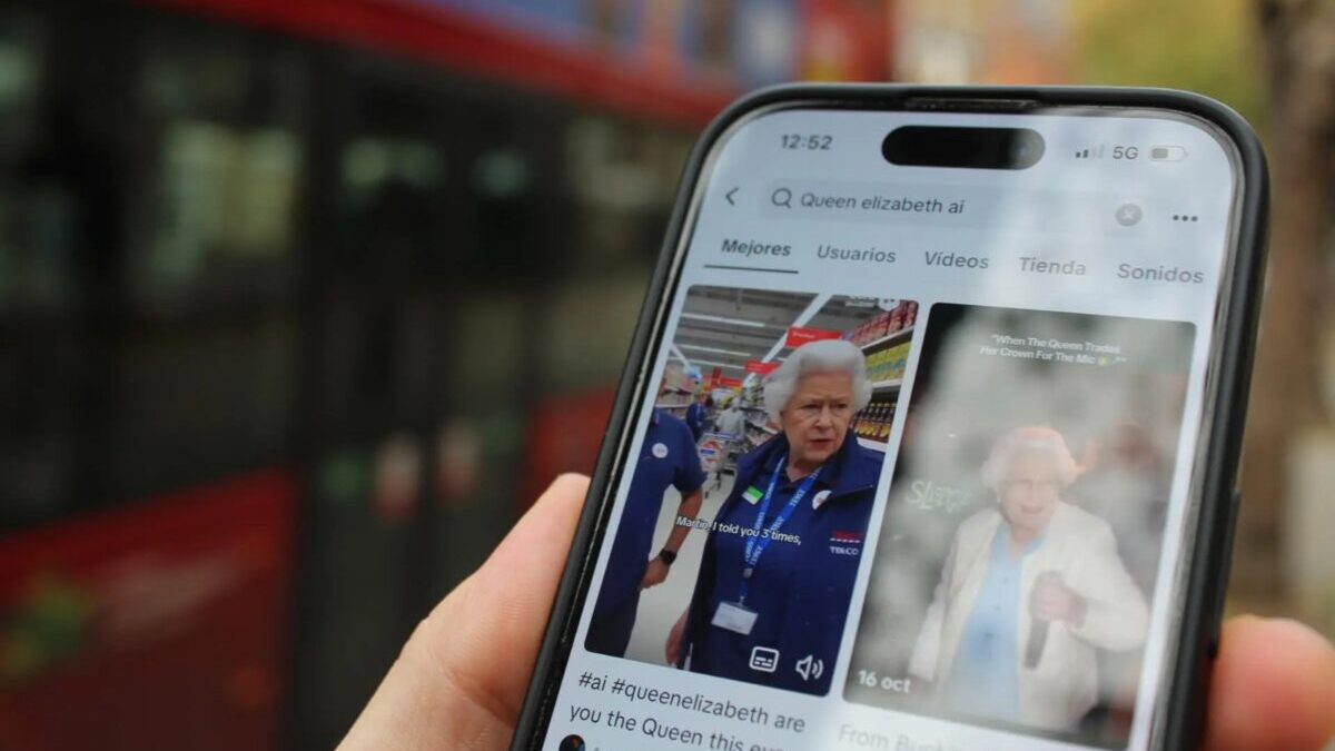 La IA reaviva digitalmente a Isabel II y enciende la polémica
