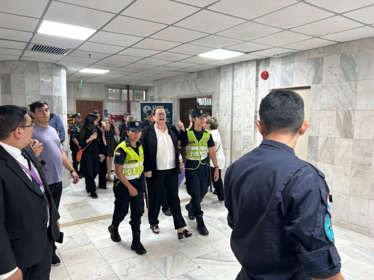 Activista denunció detención arbitraria tras protesta por la independencia judicial