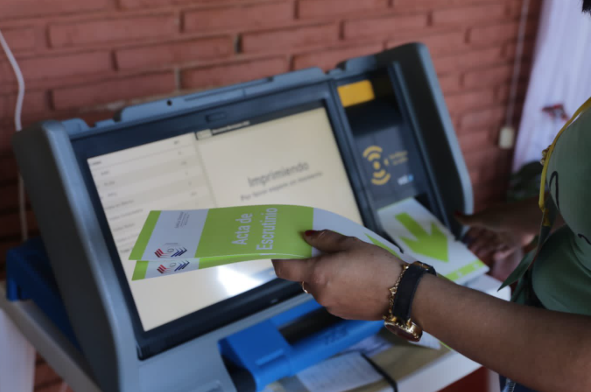 Plantean volver a papeletas: por “desconfianza en las máquinas”