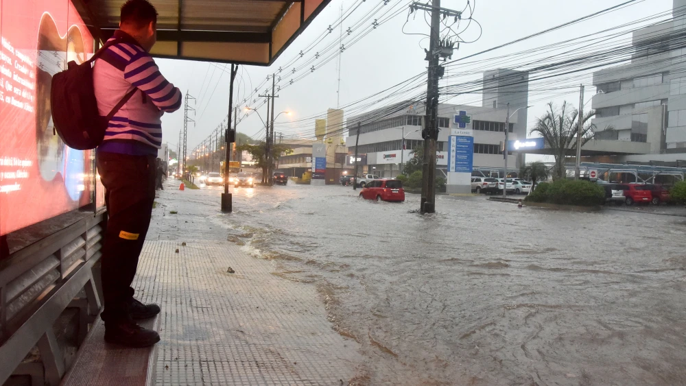Bomberos Voluntarios se preparan ante alerta de intensas lluvias