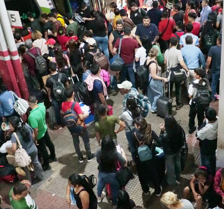 Masivo movimiento en la Estación de Buses de Asunción