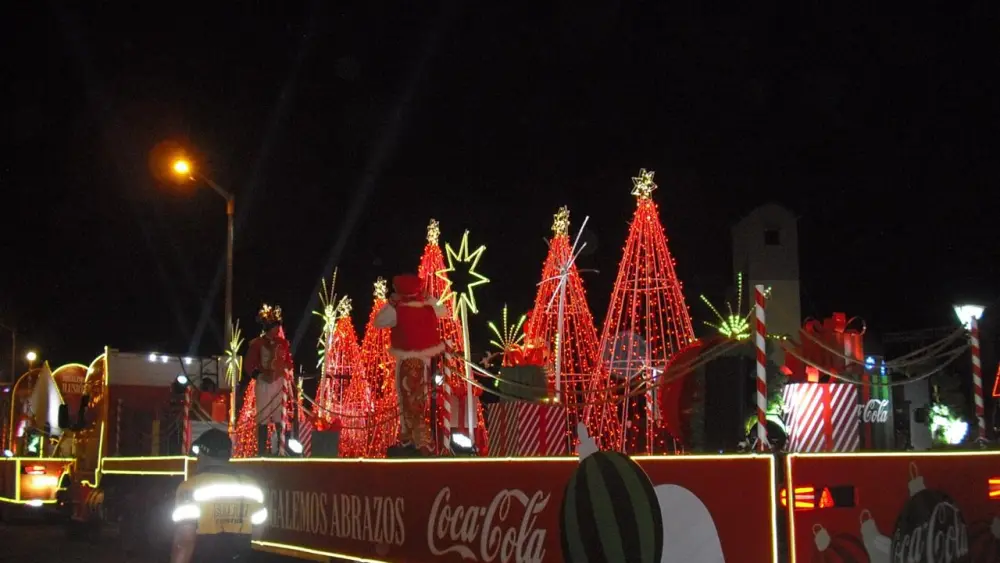 Caravana navideña parte desde Ñemby hasta la Costanera Asunción
