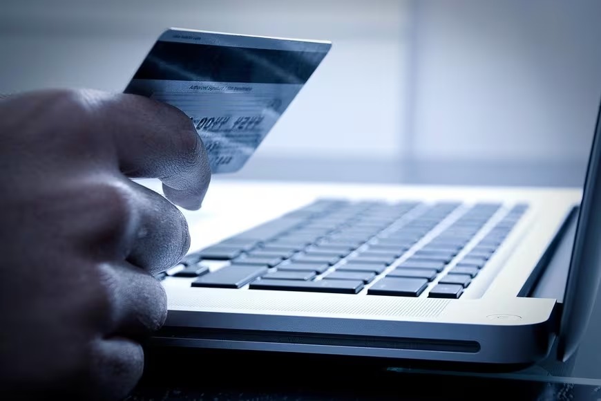 Alertan sobre estafas y cobros ilegales durante el fin de año