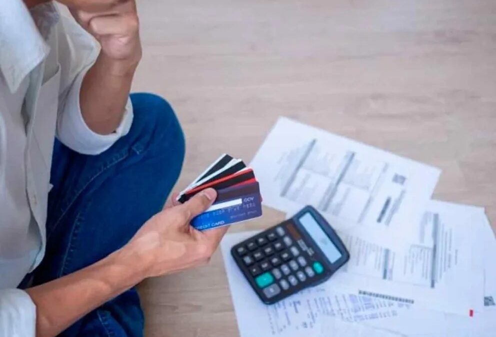 Paraguayos con bajos ingresos endeudados a falta de lo básico