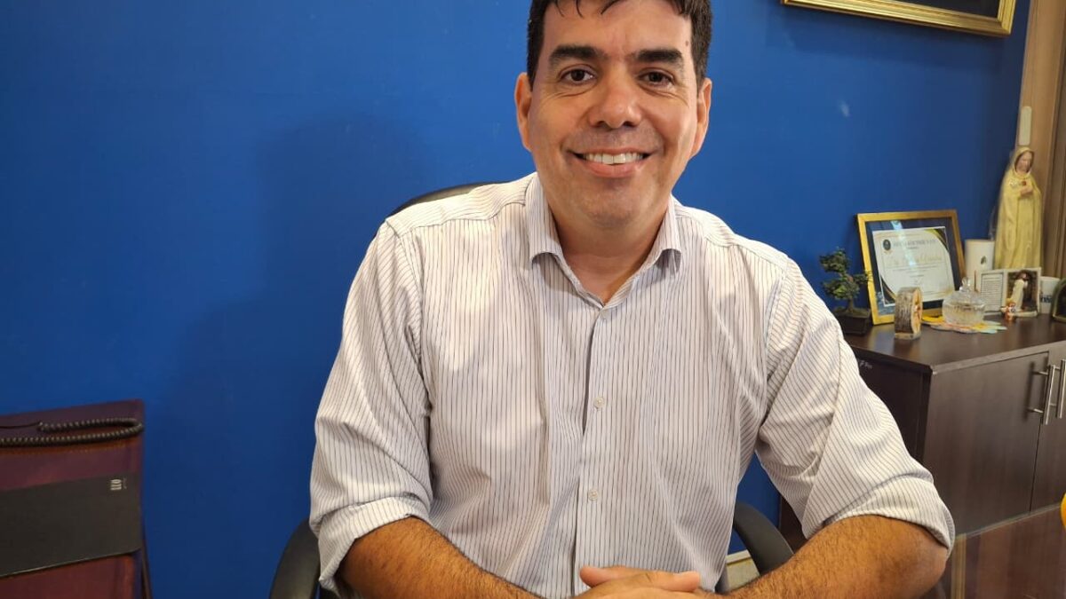 Diputado: Sería un capricho derrochar millones fuera cuando hay necesidades en el país