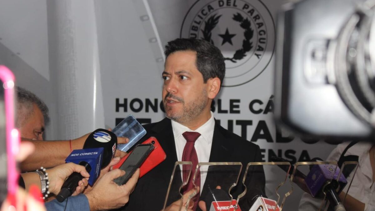 Latorre dice sentirse honrado de que su nombre suene para la chapa