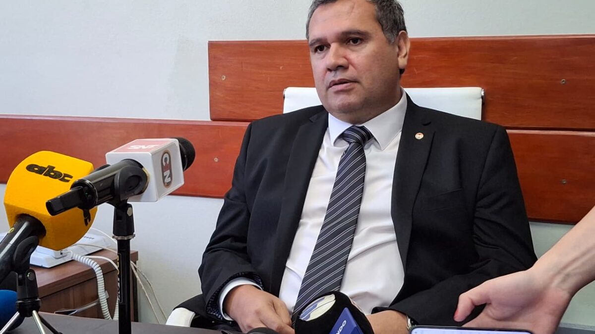 Hay que sancionar a jueces que se apartan de las leyes, dice senador