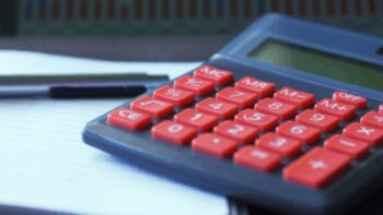 Una calculadora accesible para ponerle números reales al crédito