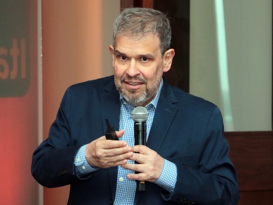 Informalidad y exclusión: la raíz de la deuda social en Paraguay