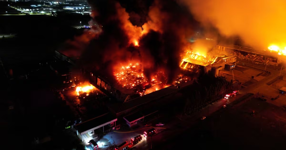 Impactante explosión de fábrica en Argentina afecta a vecinos