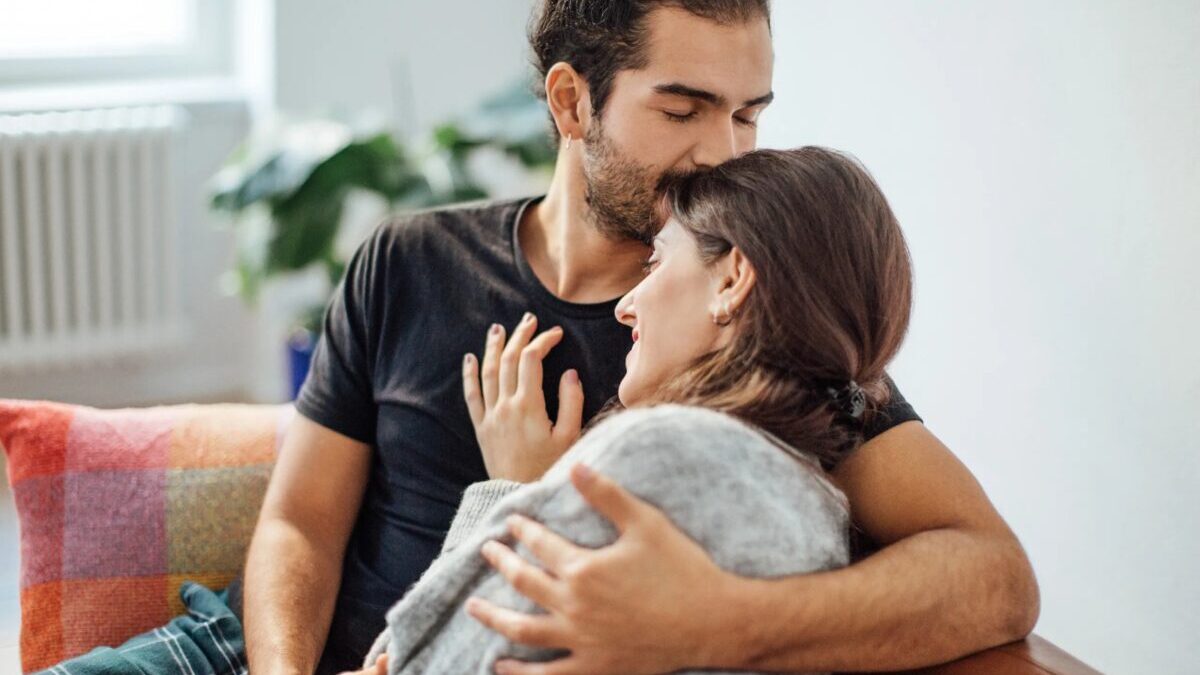 Comunicación y vínculos sanos son claves en relaciones de parejas
