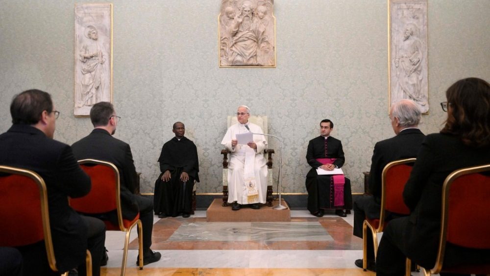 La oración como misión que une y fortalece a la Iglesia