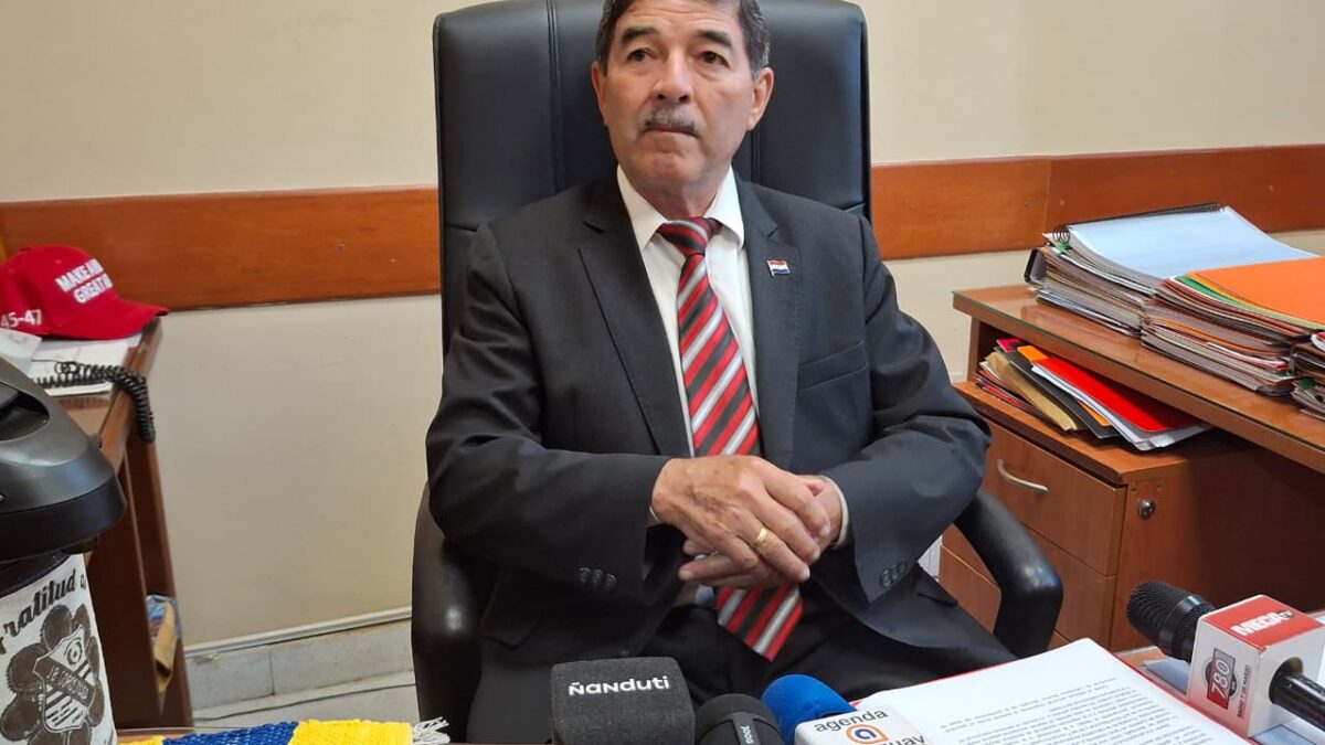 Carlos Núñez sobre Peña “ha’e liberalvoi ha oityse al Partido Colorado”