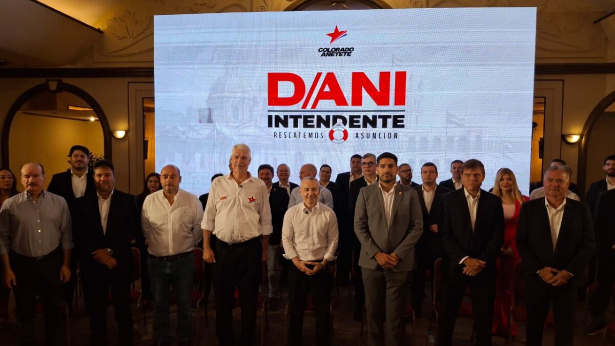 Dani Centurión inscribe su precandidatura a Intendente de Asunción
