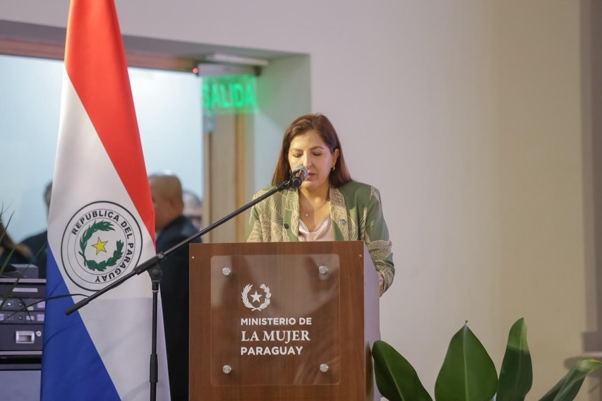 Ministra de la Mujer propone trabajar por la igualdad y el liderazgo femenino