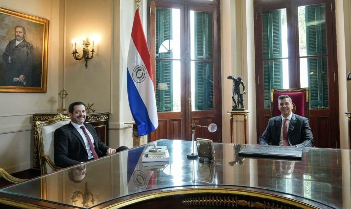 Peña y Latorre se reúnen para abordar temas legislativos