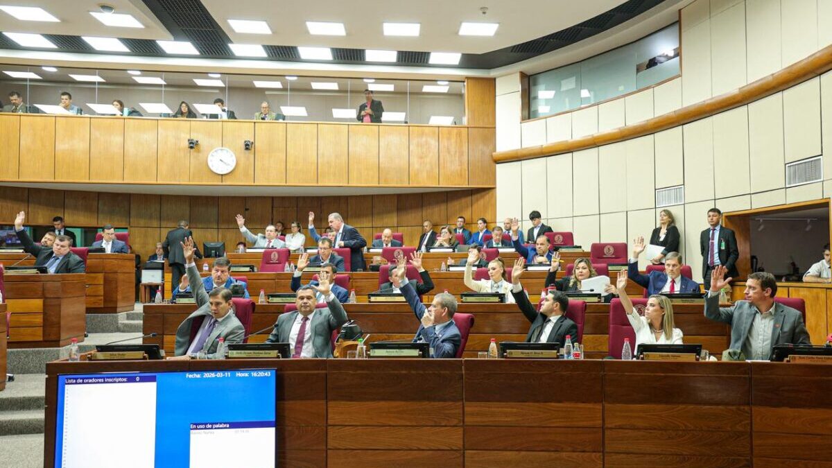 Docentes de la UNA se sienten ignorados y rechazan reforma de la Caja