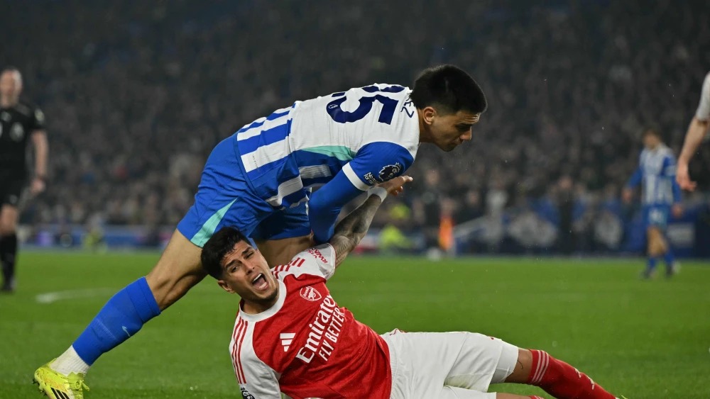 Arsenal vence al Brighton de Diego Gómez y se afianza en la cima