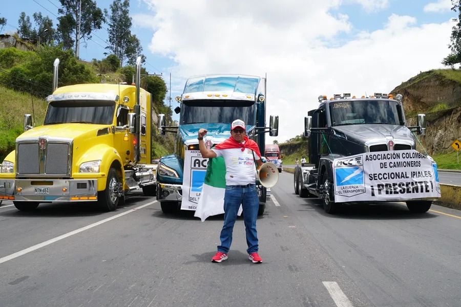 Protesta por aranceles vuelve a cerrar frontera entre Colombia y Ecuador