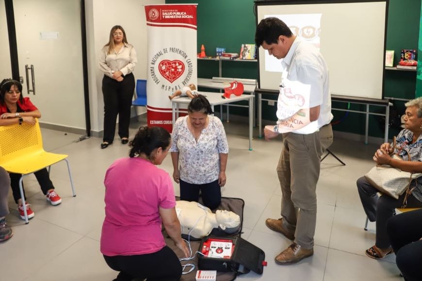 Capacita en reanimación cardiopulmonar en el Ministerio de la Niñez