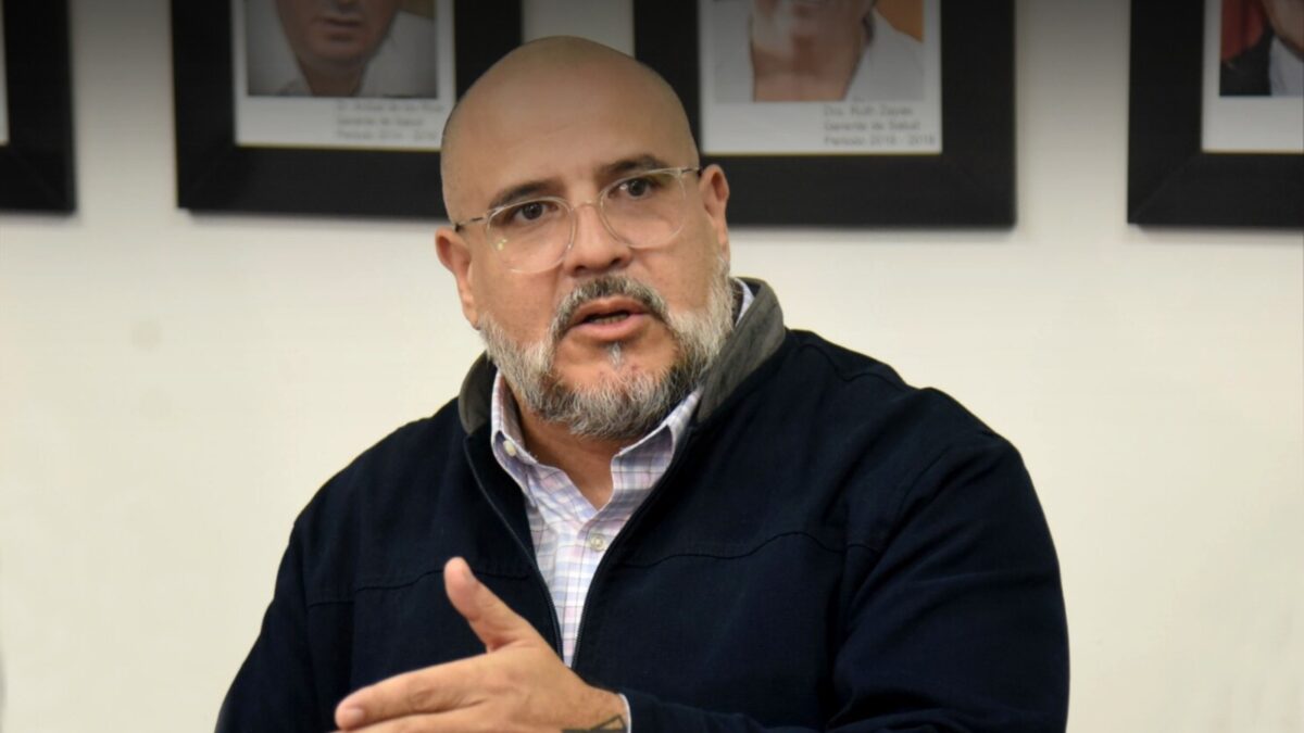 Apartan del cargo a médico que critica el sistema de salud pública