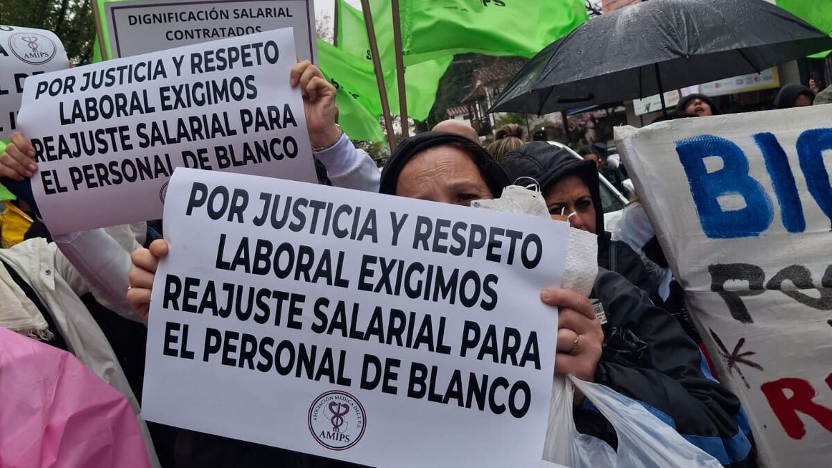 Enfermeros exigen salarios dignos y mayor transparencia en el IPS